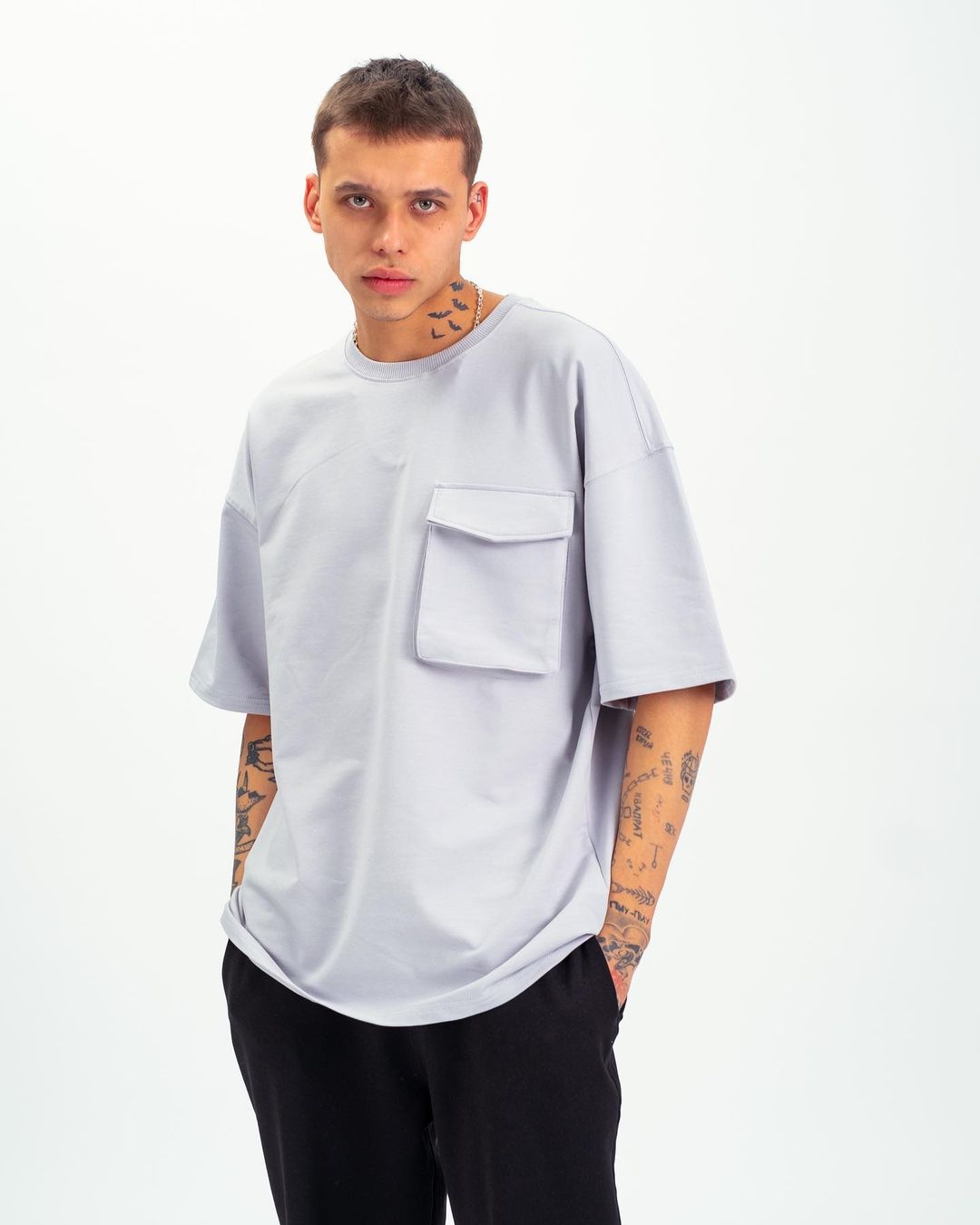 Oversize T-Shirt mit Tasche - Grau