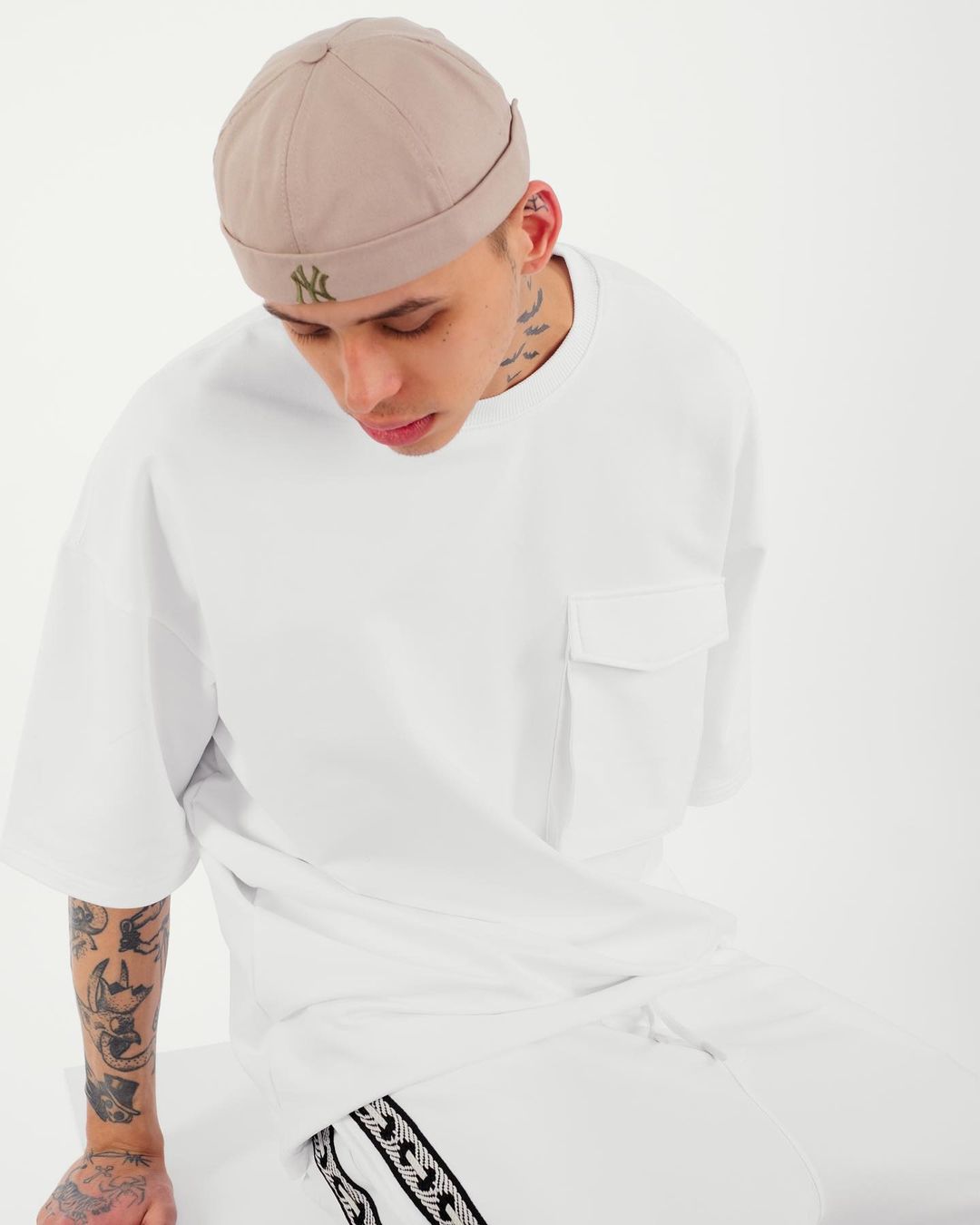 Oversize T-Shirt mit Tasche - Weiß