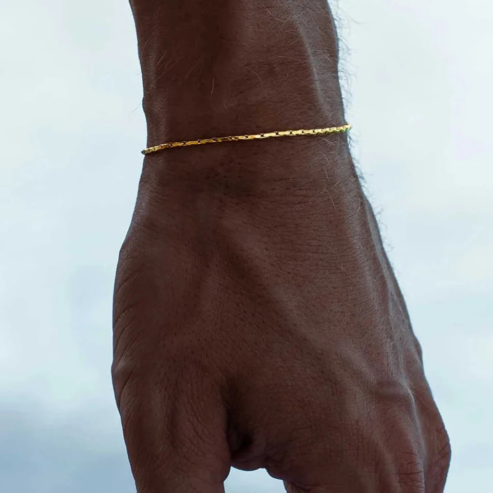 Einstellbares Bone-Armband Gold – Perfekte Passform und robuster Edelstahl