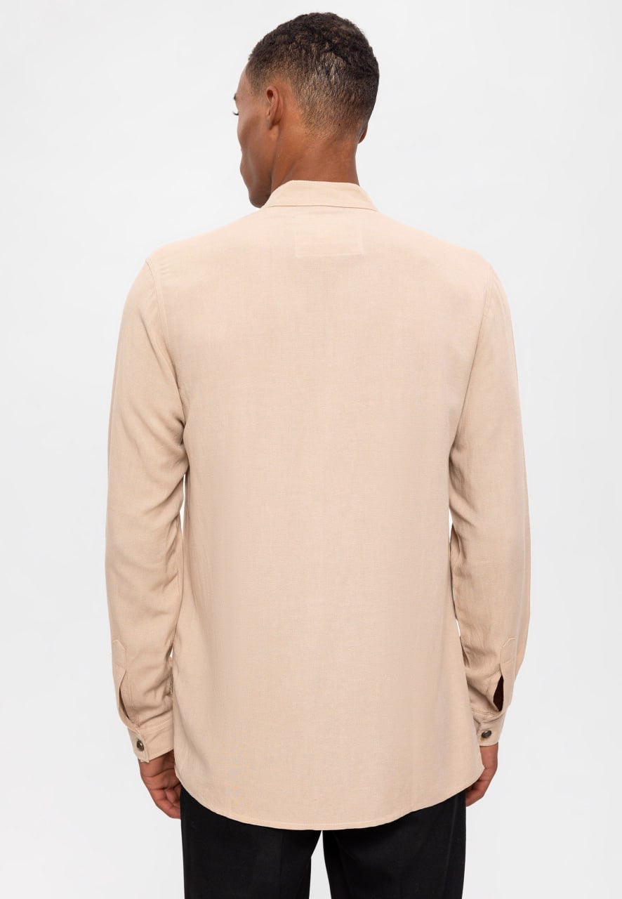 Stehkragen Herrenhemd mit Knopfdetail - Beige