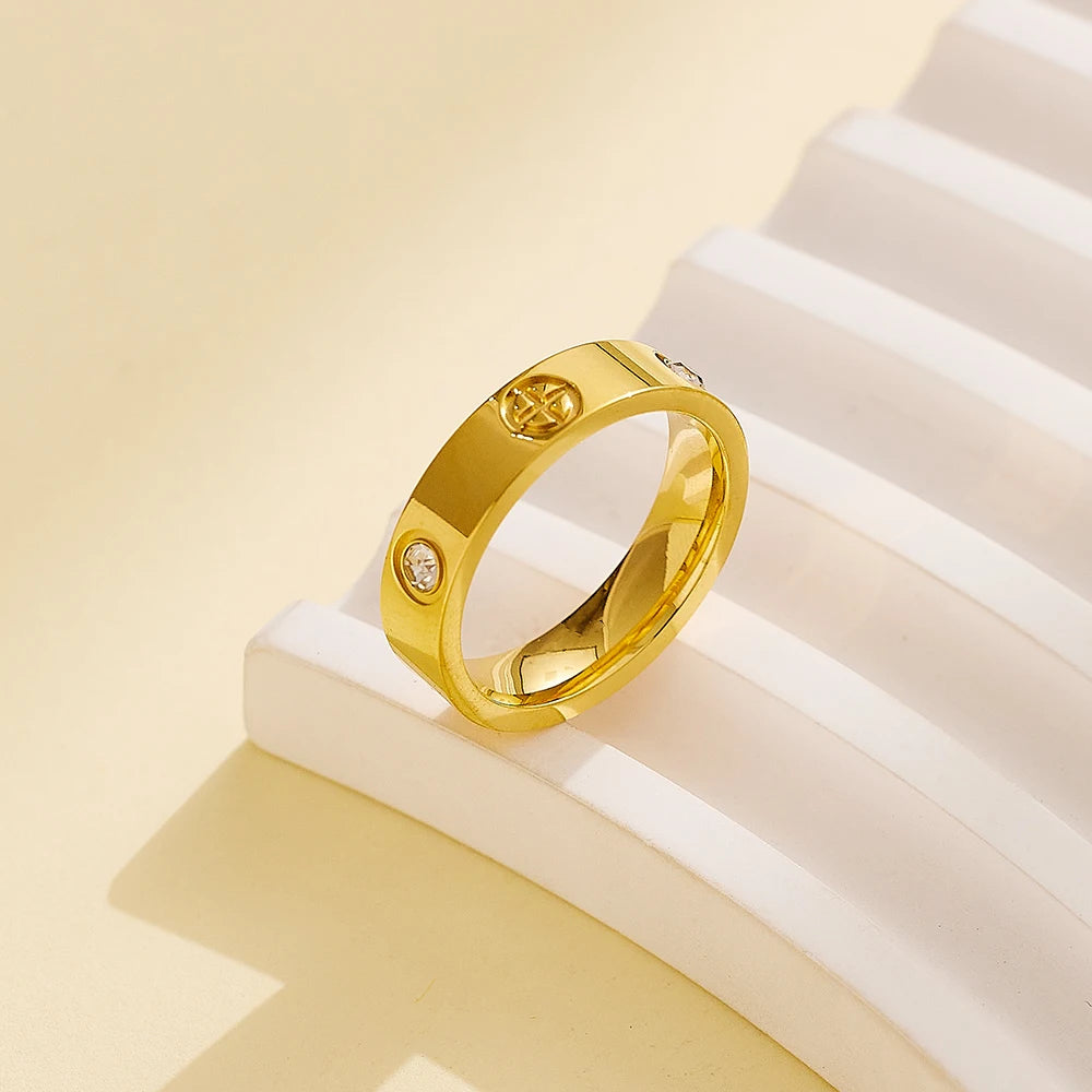 Love Ring mit drei Kristallsteinen - Gelbgold vergoldet