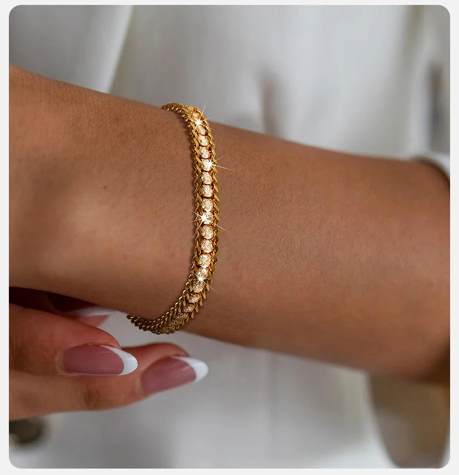 Twisted Armband mit weißen Diamanten - 18K Gelbgold vergoldet