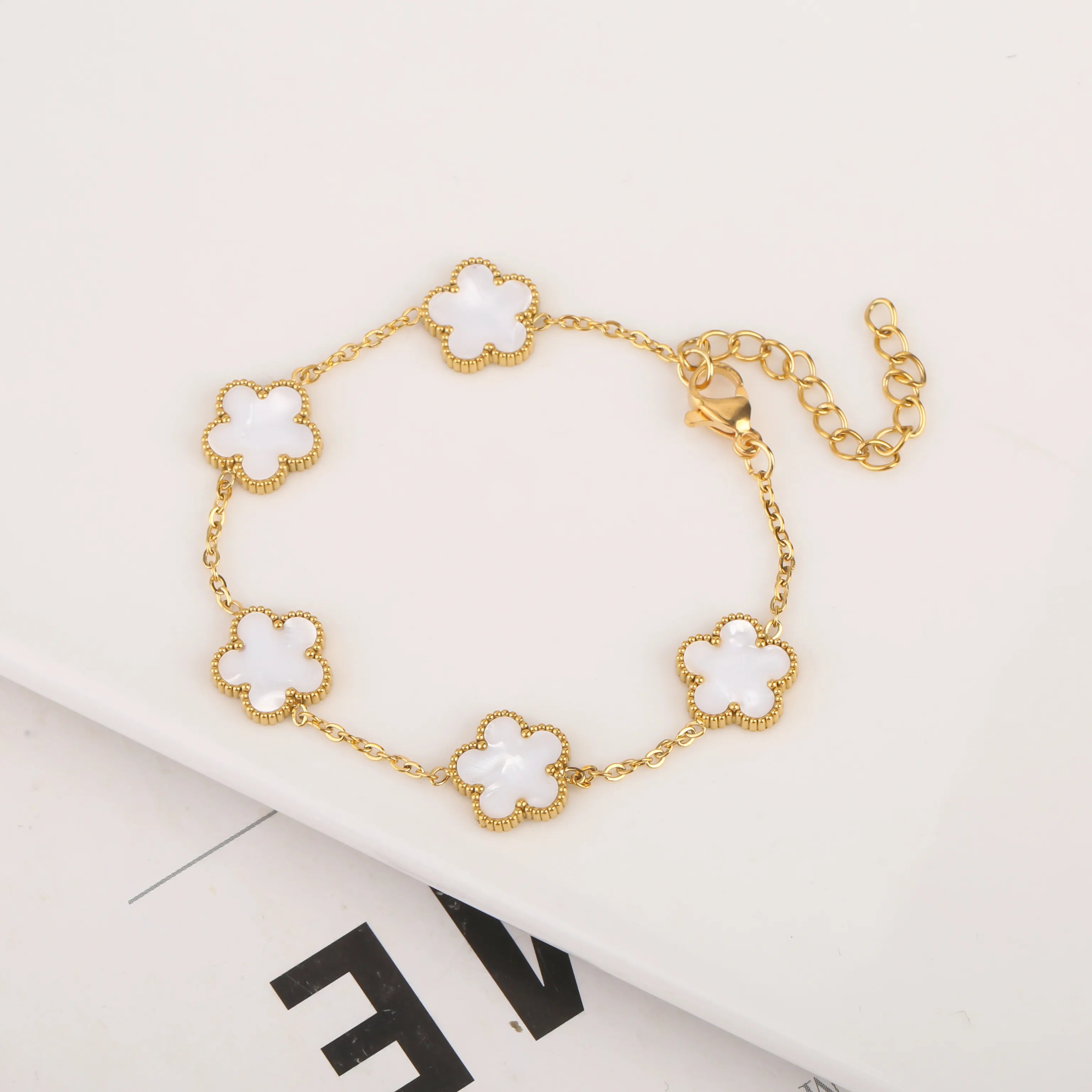 Kleeblatt Armband in Perlmutt-Weiß - Gelbgold vergoldet