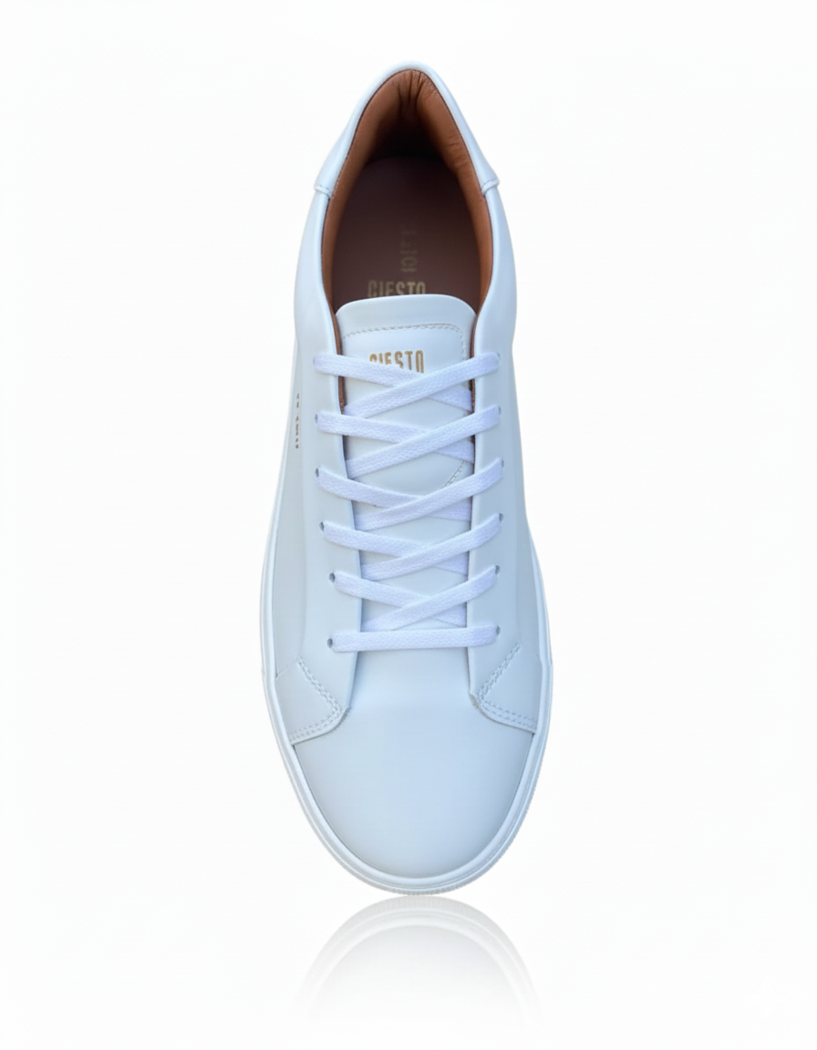 Sneaker in Weiss front