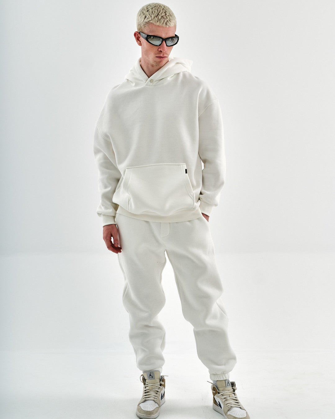 Oversize Hoodie mit Knopfdetail - Weiß