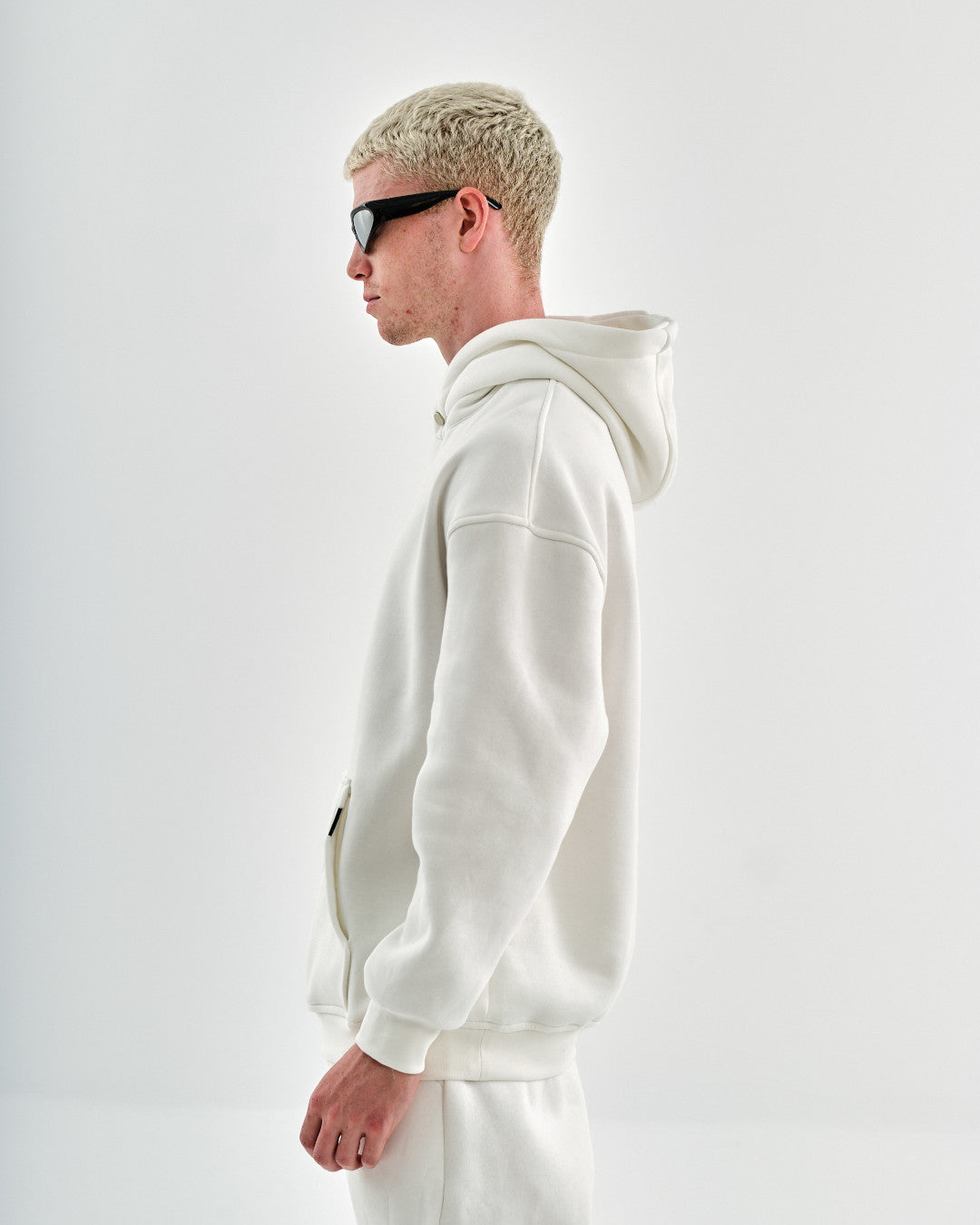 Oversize Hoodie mit Knopfdetail - Weiß