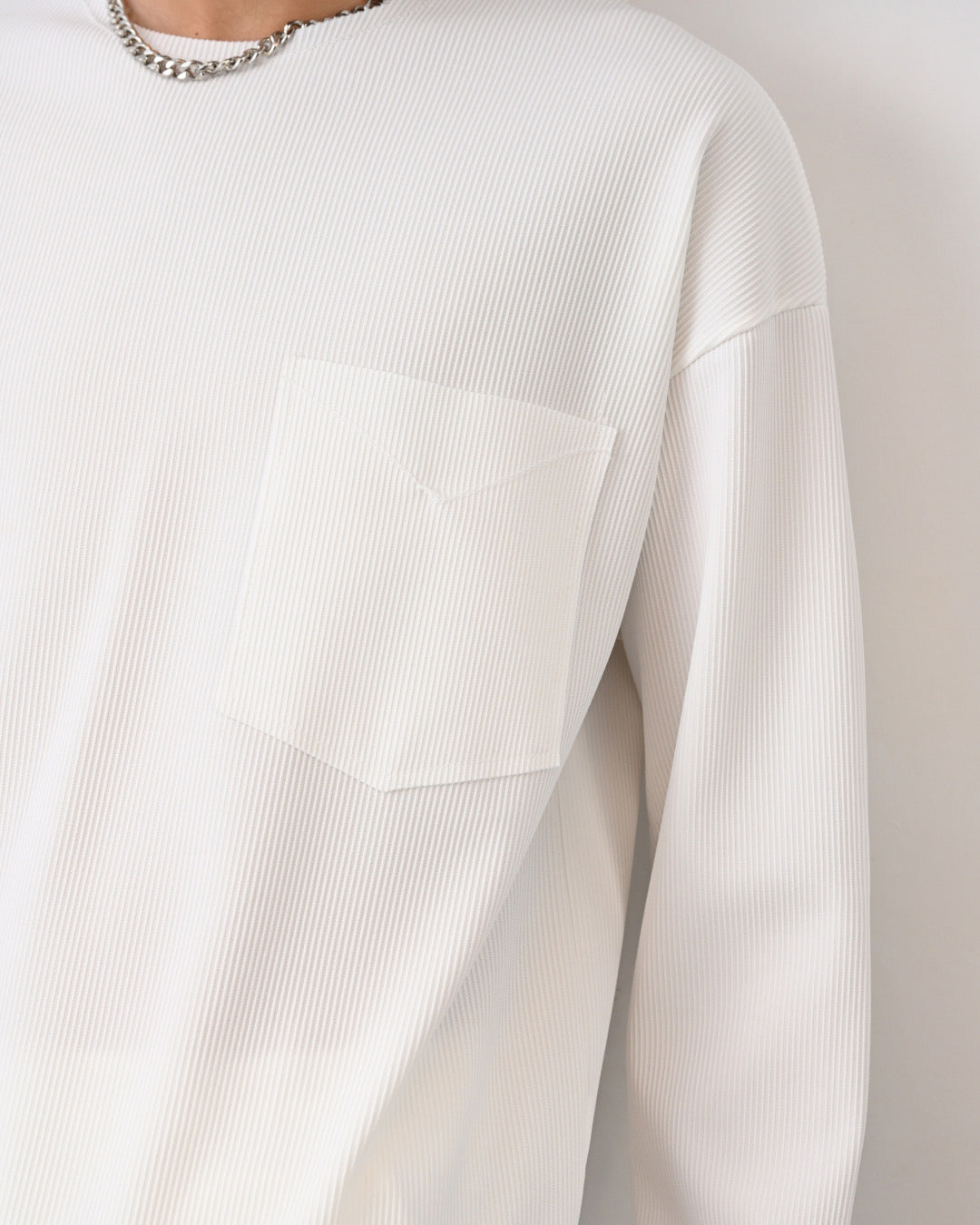 Langarmshirt mit Tasche - Weiß