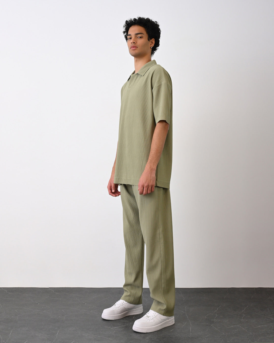 Oversize Cord T-Shirt mit Kragen - Kaki