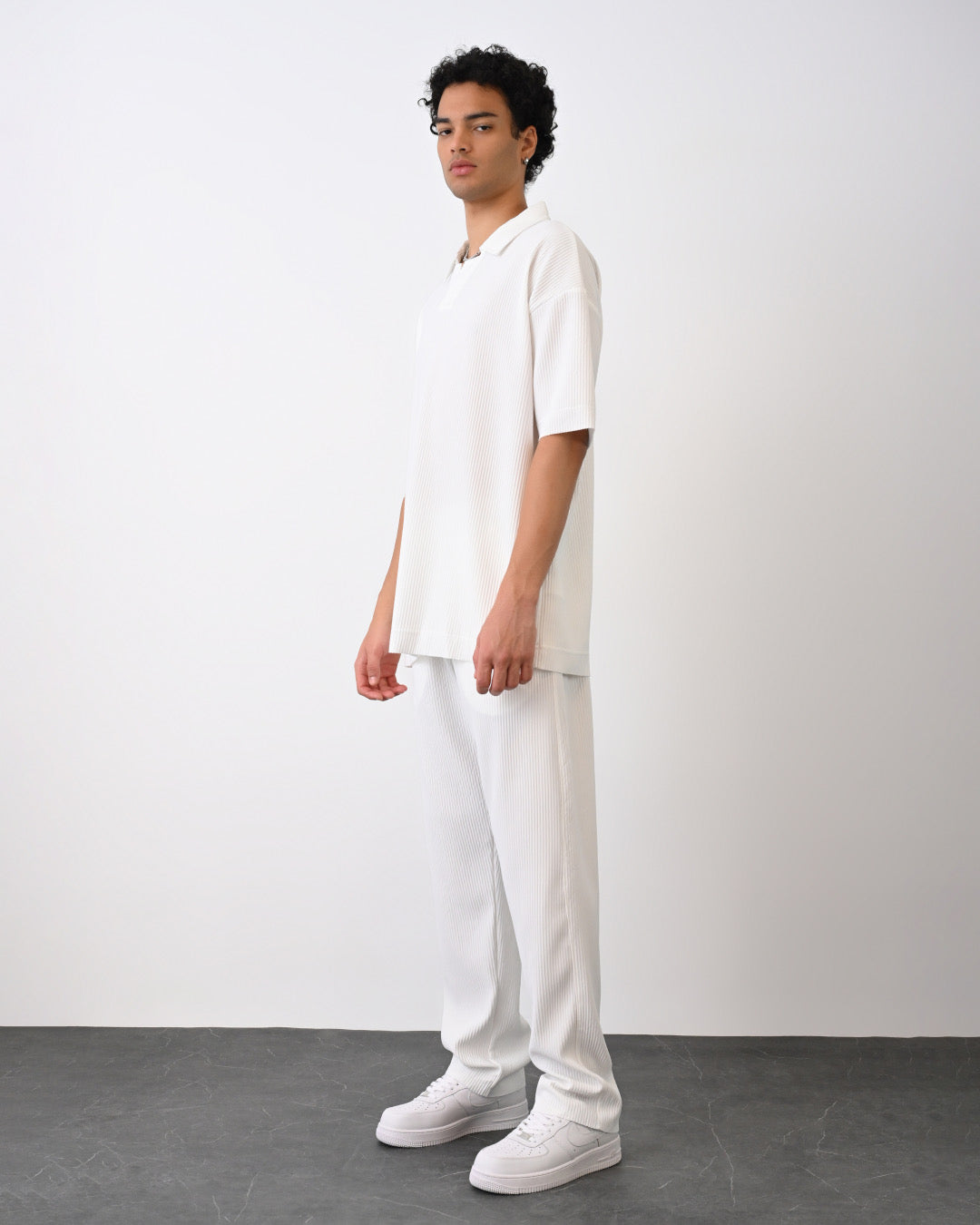 Oversize Cord T-Shirt mit Kragen - Weiß