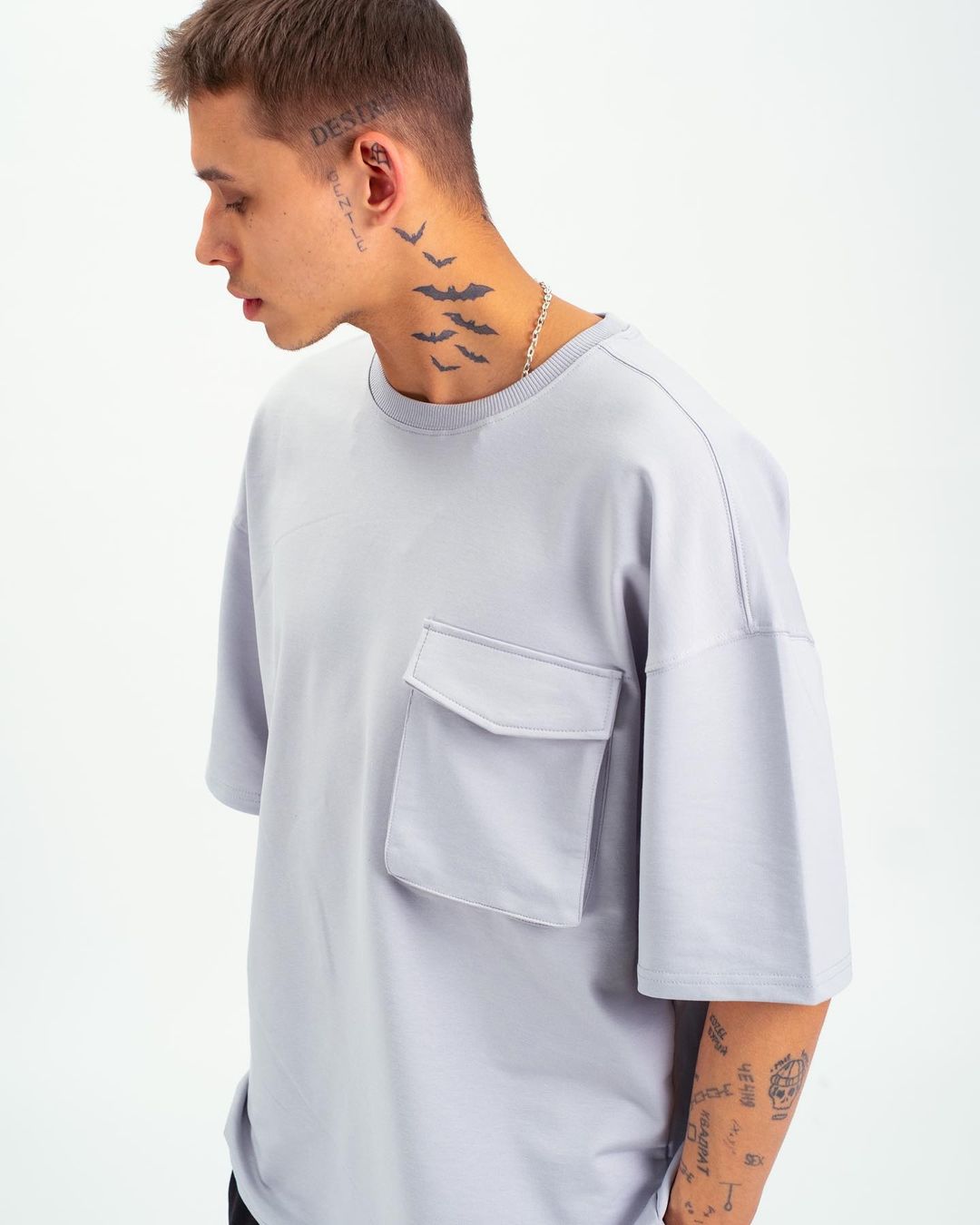 Oversize T-Shirt mit Tasche - Grau